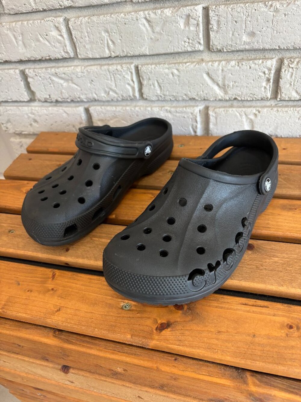 Crocs Adult Baya Clogs, Black, M7/W9
